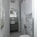 Guesthost - Bright Near The Beach! Apartment