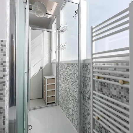 Apartment Guesthost - Bright Near The Beach!