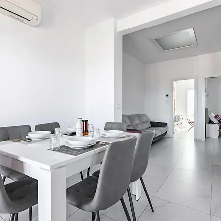 Apartment Guesthost - Bright Near The Beach! *