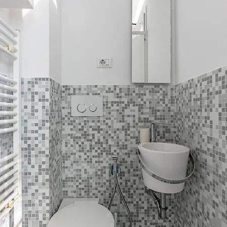 Guesthost - Bright Near The Beach! Apartment